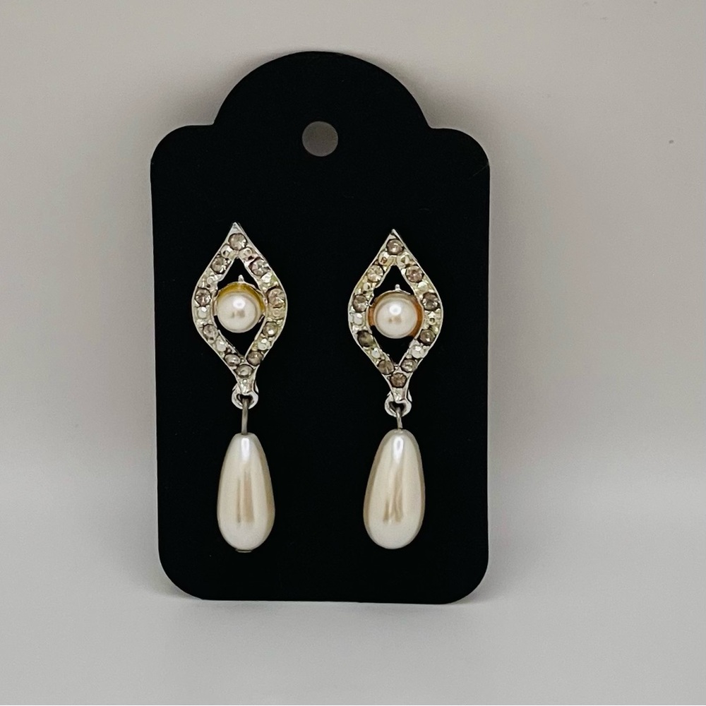 Elegant Silver Victorian Style White Crystal Pearl Drop Earrings